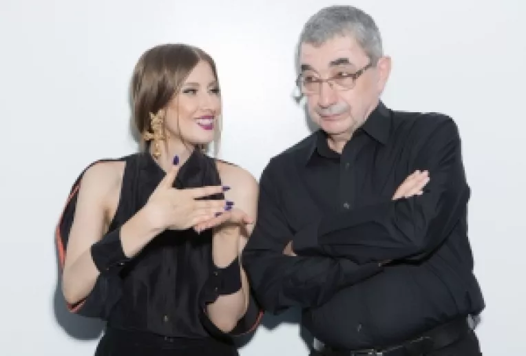 Afla acum cine ii "ascute" dintii Iuliei Albu!