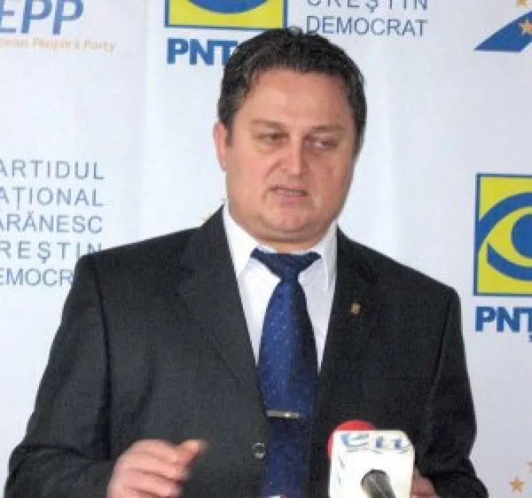 "Alternativa 2008", in coada de peste