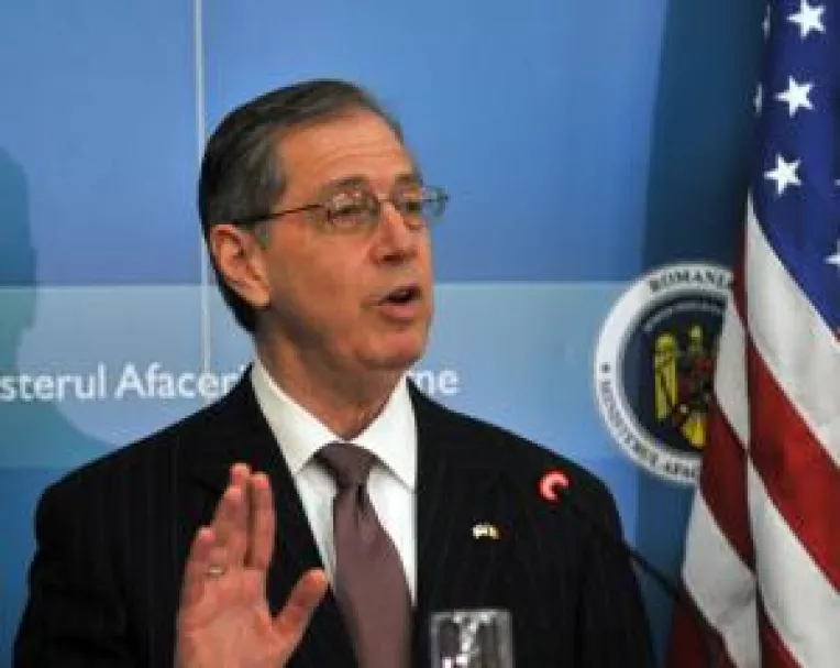 Ambasadorul SUA la Bucuresti, Mark Gitenstein, felicita Parlamentul Romaniei pentru adoptarea Legii ANI