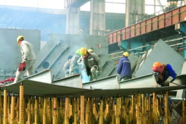 Angajatorii de imigranti ilegali pot scapa ieftin in Romania. Vietnamezii de la Santierul Daewoo au meniuri originare din tara lor