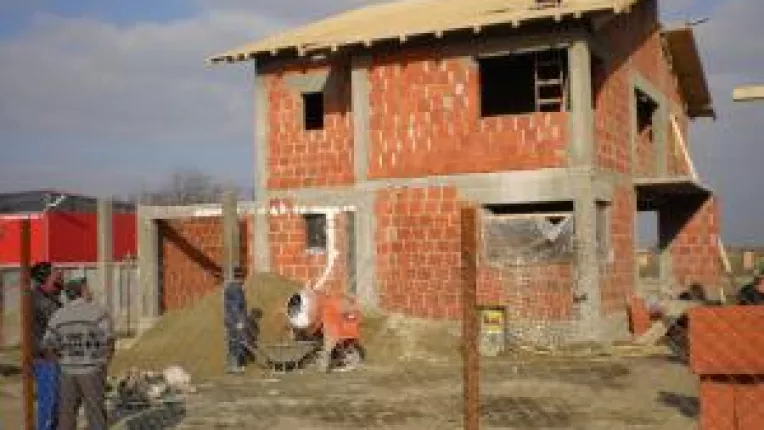 Apartament, casa sau teren?