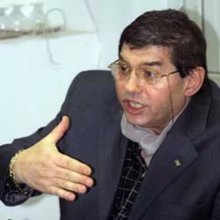 Babiuc tine cu dintii de sefia CCIR