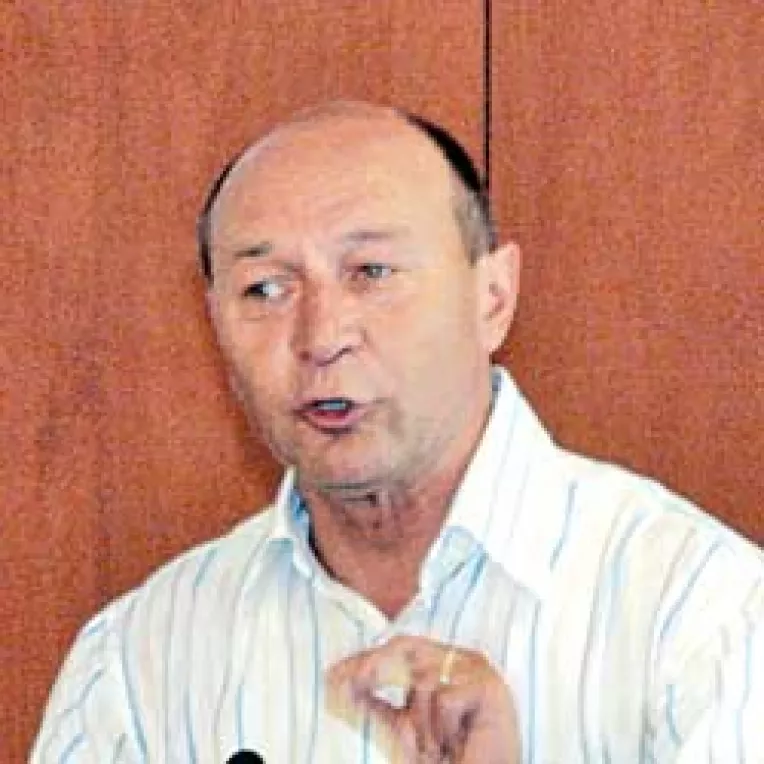 Basescu a spus despre un ministru ca este "imbecil"