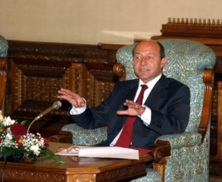 Basescu amana promulgarea legii uninominalului