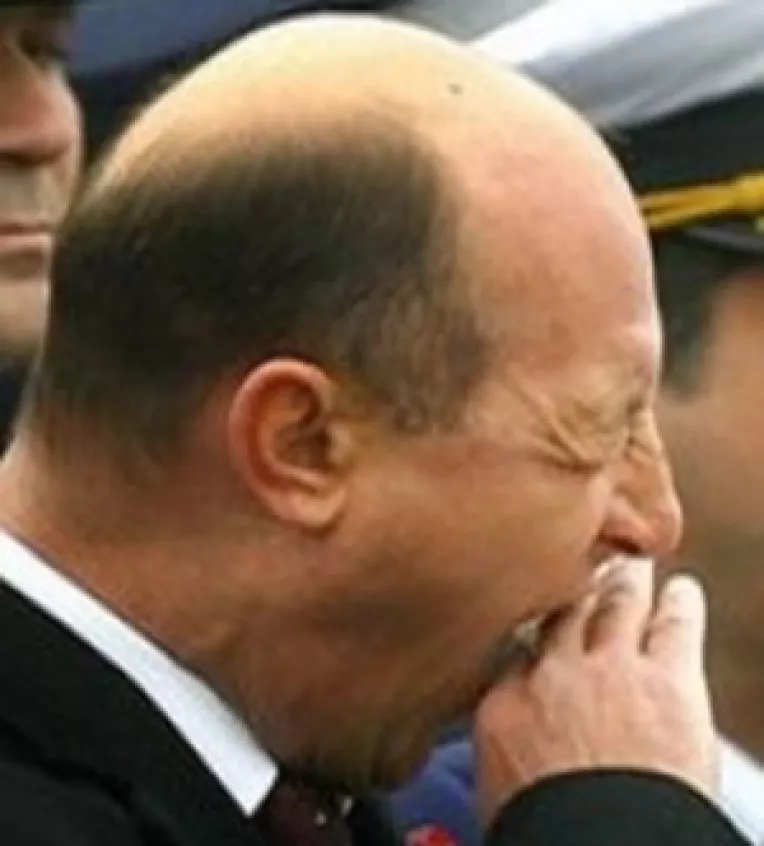 Basescu, apostrofat la Targul Cascavelei: "Traim bine, domnu‘ presedinte? Destul ne-ai mintit, gata!"