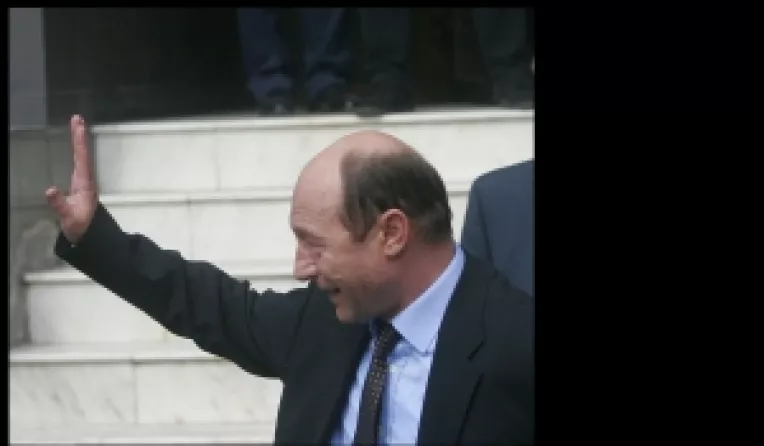 Basescu se intoarce pe site pentru referendum