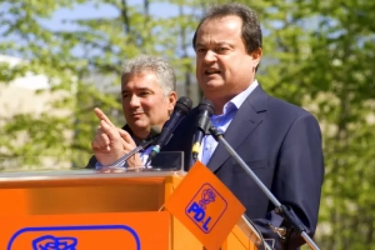 Basescu si liderii PDL i-au cerut lui Blaga sa nu demisioneze de la sefia filialei Bucuresti