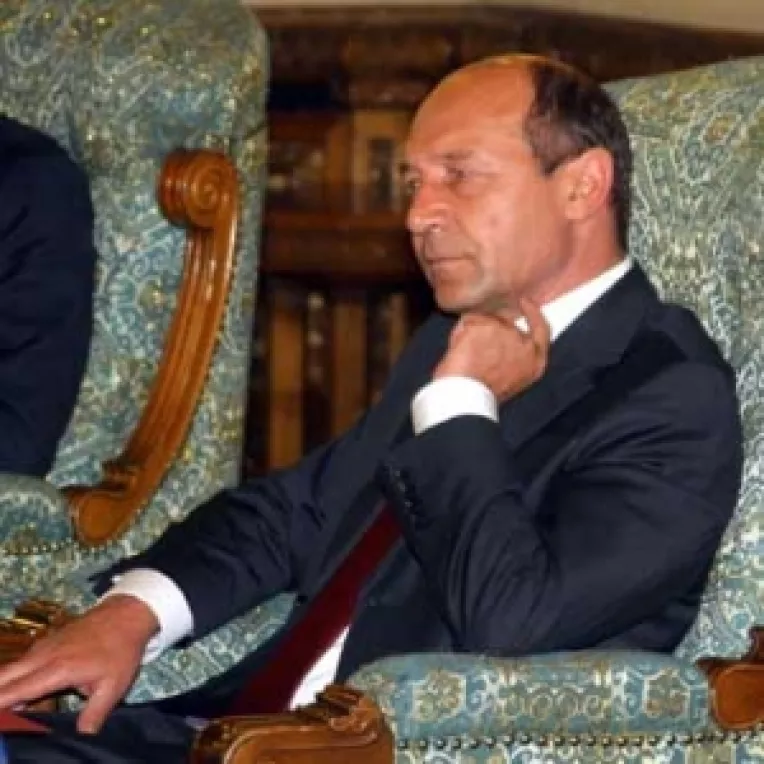 Basescu, solictat sa-si demita consilierul