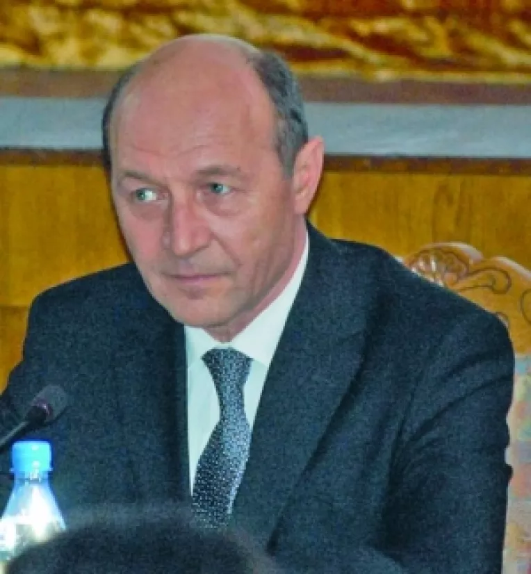 Basescu spune ca ordonanta privind deconcentratele este "brutala"