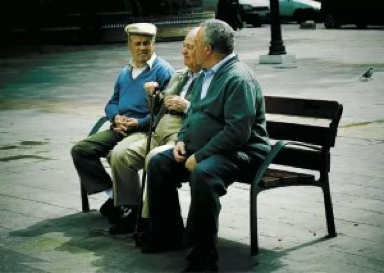 Bonuri de 50 de lei pentru pensionari