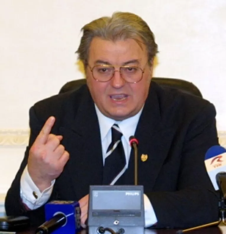 C.V.Tudor il sfatuieste pe Funar sa-si retraga propunerea privind studierea Bibliei in versuri