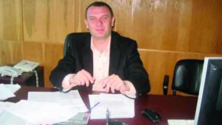 Cad sefii de institutii