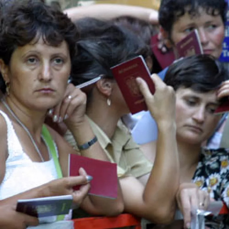 Capsunarii dau autocarul pe avion