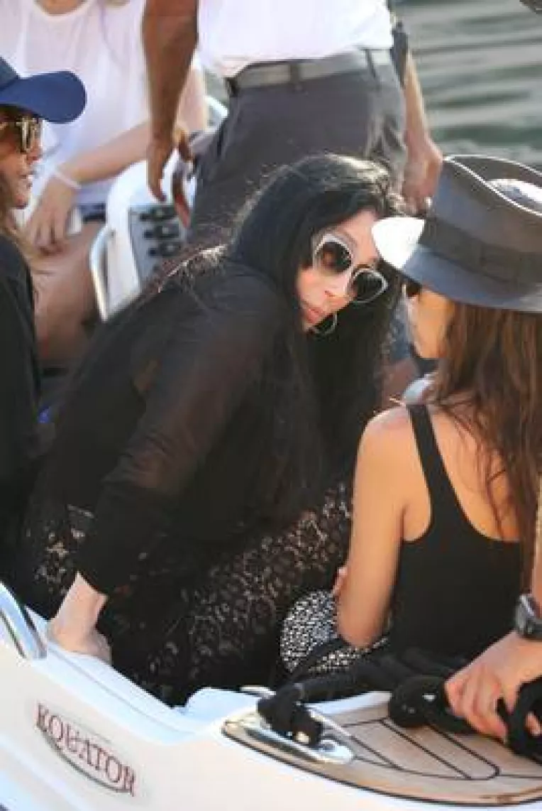 Cher se lupta de cateva luni cu virusul Epstein-Barr