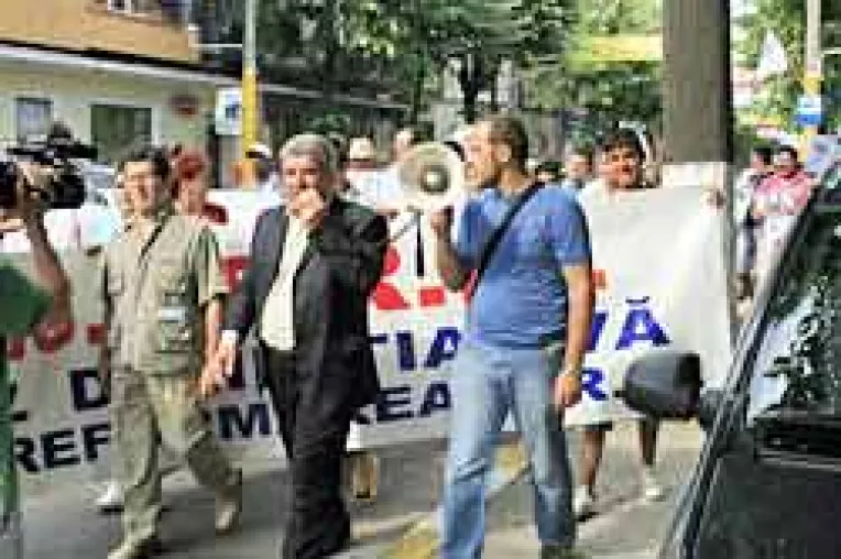 Comanici, amendat cu 1.000 lei pentru protest neautorizat