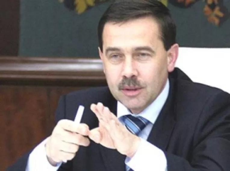 Conditii impuse autoritatilor pentru a primi bani