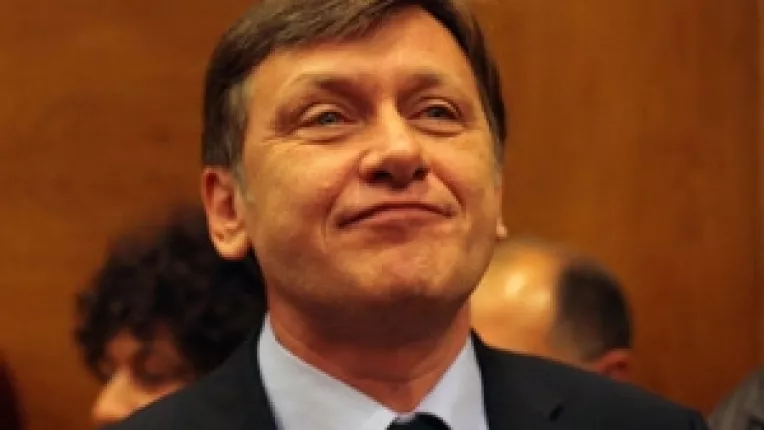 Confruntare directa: Crin Antonescu l-a batut pe Traian Basescu , scor 1 – 0