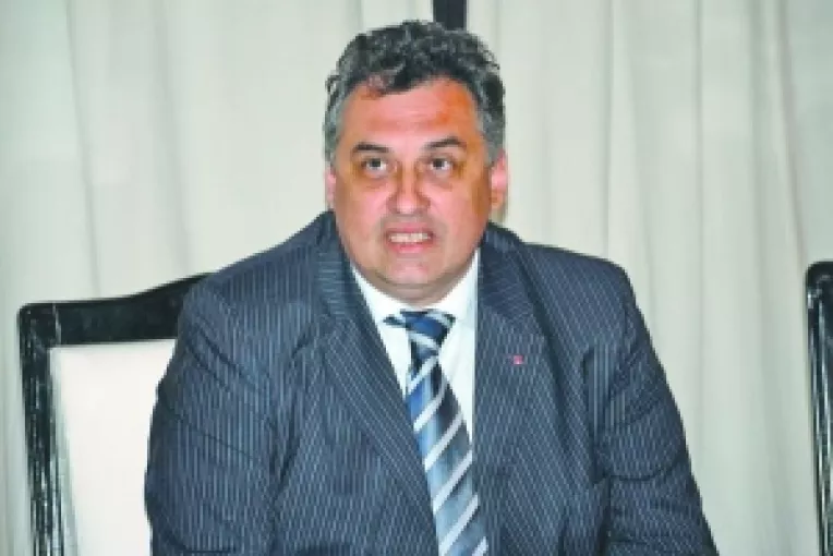 Crezandu-se buricul pamantului, Claudiu Tusac a inceput sa dea tepe la intalniri