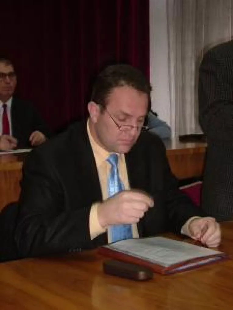 Deschisi la negocieri