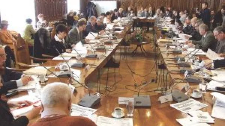 Dispute si ironii la intrunirea din martie a CJ