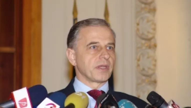 Dupa Basescu, al doilea om in stat vine si el la Palatul Victoria
Geoana: Situatia este mult mai proasta decat cea anticipata