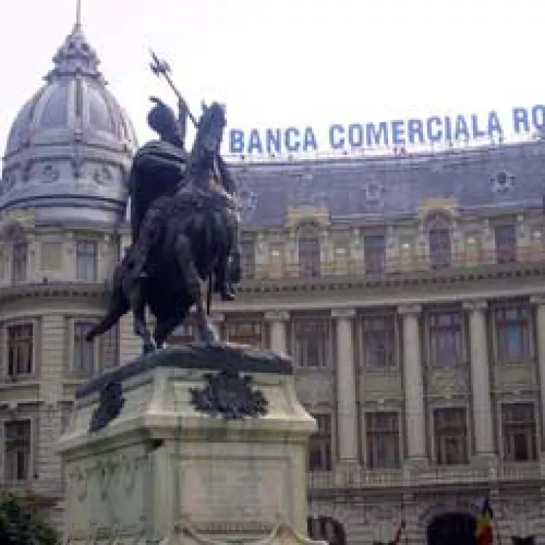 Erste, gata sa cumpere