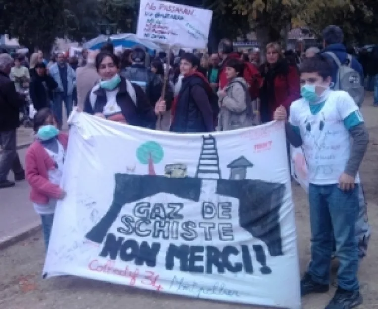 Franta interzice explorarea si exploatarea gazelor de sist