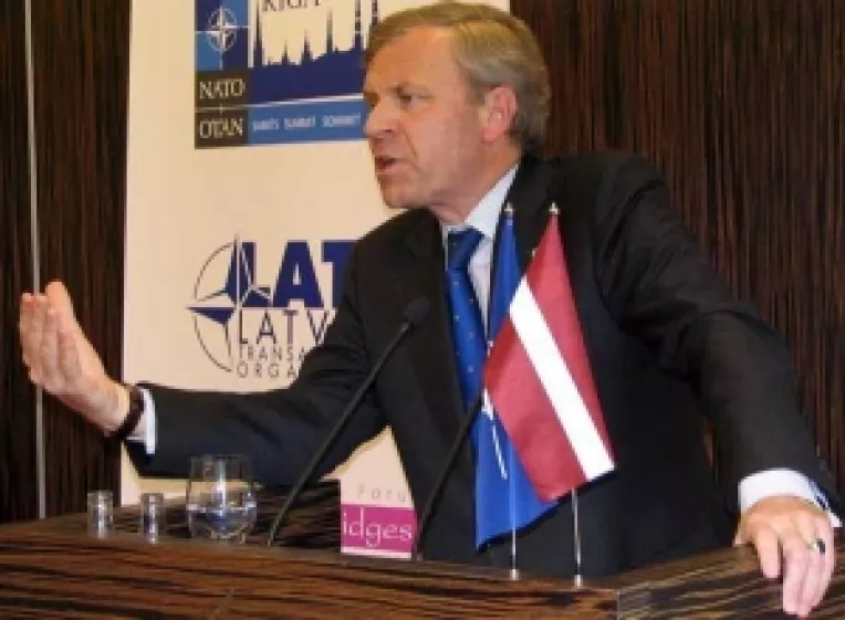 Franta propune un candidat pentru functia de secretar NATO
