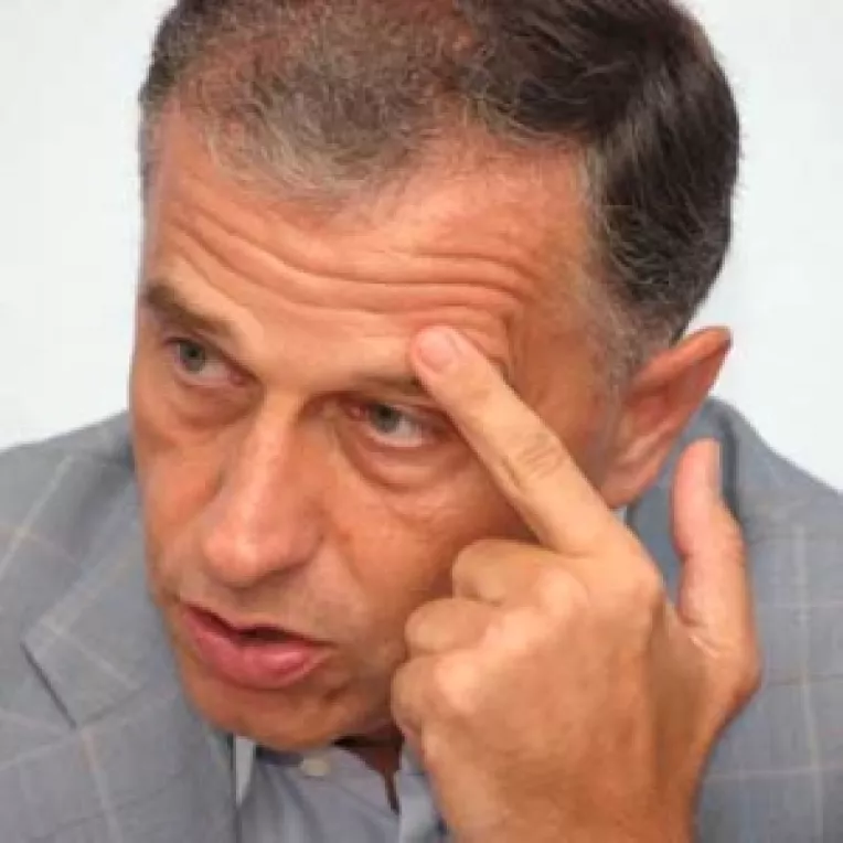 Geoana a inteles ca trebuie sa negocieze, dar descopera ca n-are cu cine