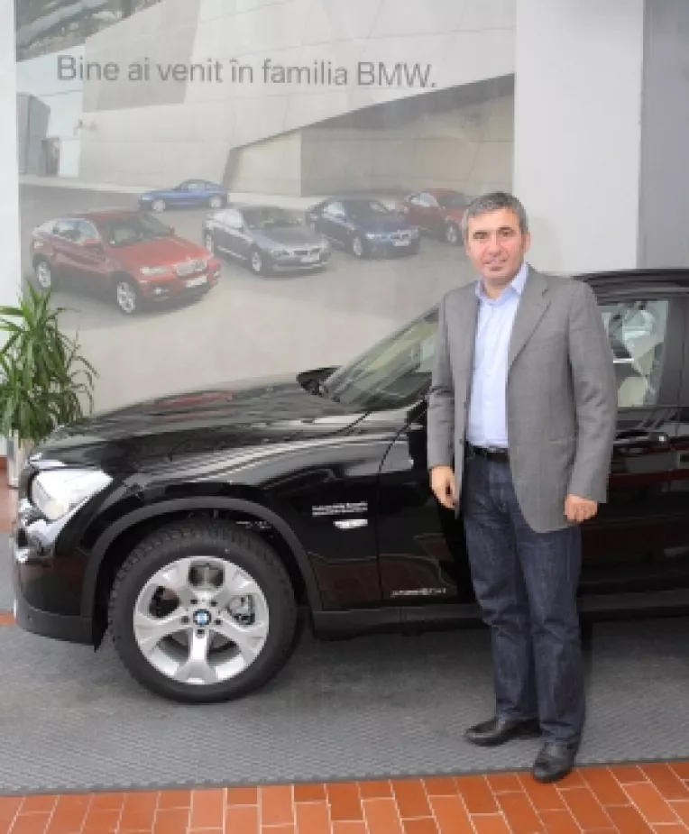 Gheorghe Hagi incearca noul model BMW
