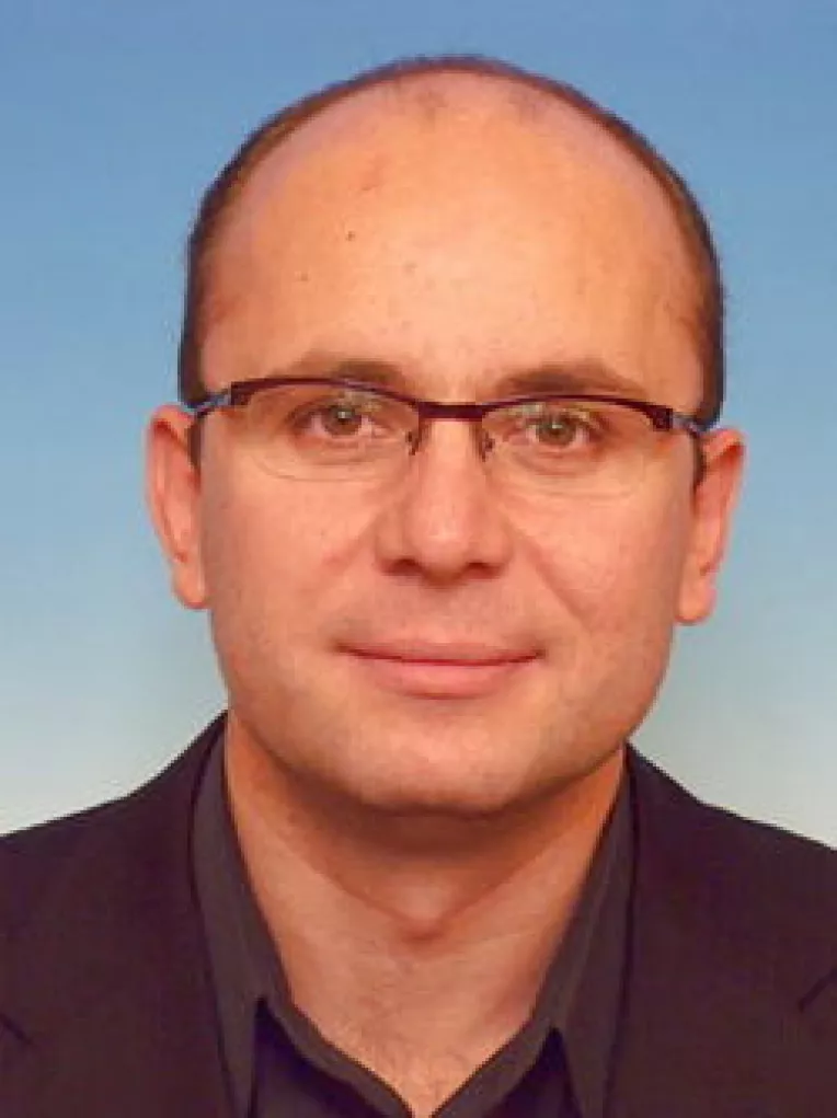 Gusa: "Se pregatesc sondaje pentru naivi cu 40% pentru Basescu!"