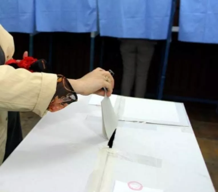 Guvernul da PD-ului un croseu de... buletine de vot