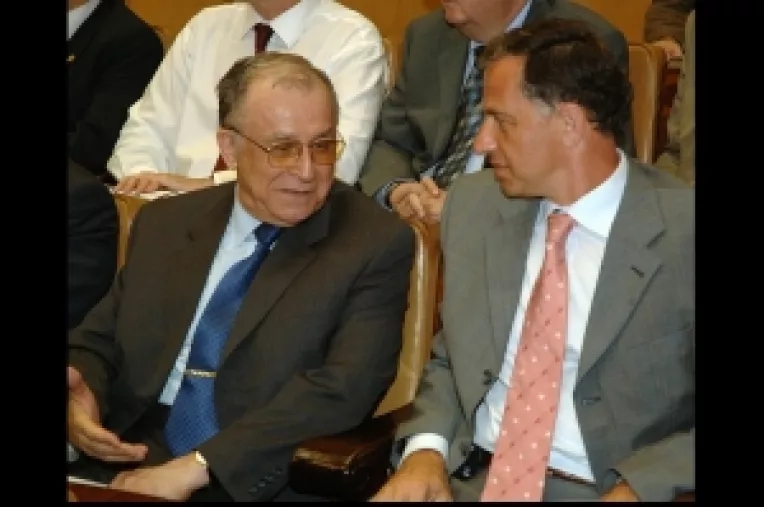 Iliescu avertizeaza: Unii vor sa dea PSD-ul pe mana lui Basescu