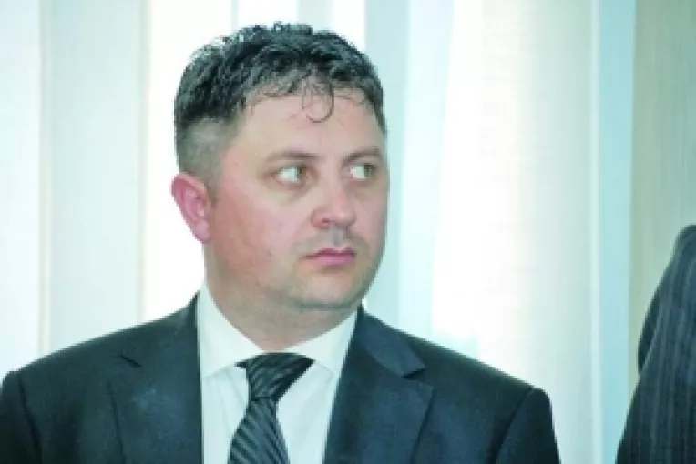 In timp ce unii se duc sa ceara posturi de adjuncti in deconcentrate fara stirea partidului, Aurel Susman sustine pe 13 mai concursul pentru Sefia APIA