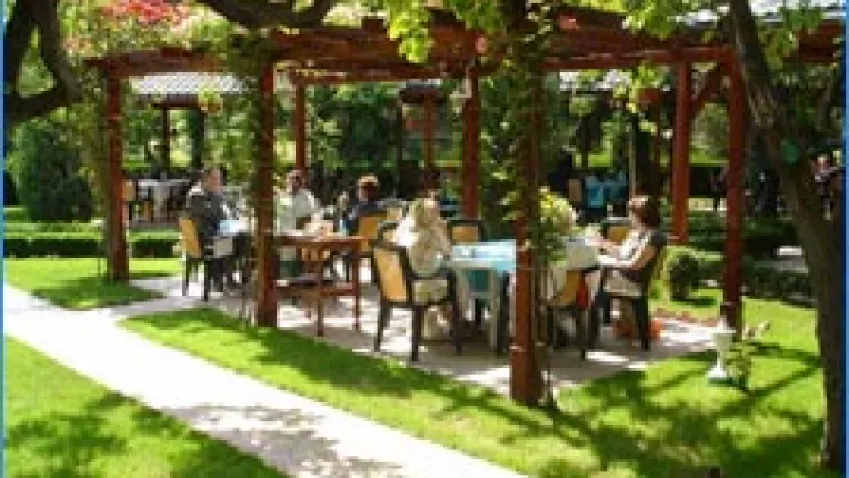 La Ciresica, pe malul Marii Negre: Voievodul tarii trage palme