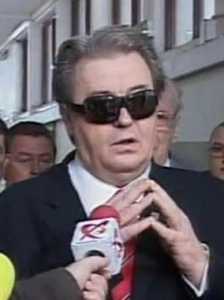 Lansare pe scari: Corneliu Vadim Tudor nu a fost primit la Teatrul Odeon