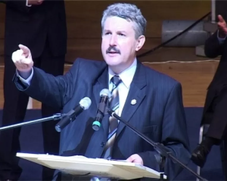 Lasati sa-si duca crucea: Prea devreme pentru suspendarea presedintelui Basescu. Iar mandatul primarului PDL al municipiului Ramnicu Valcea nu trebuie intrerupt