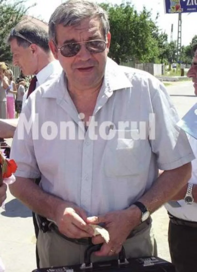 Liberalii lovesc in Basescu