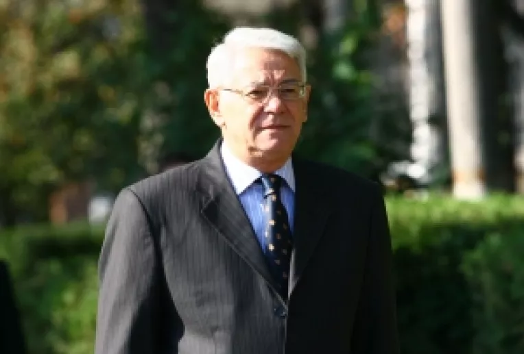 Liberalii se jura ca nu se dedau la "blaturi"