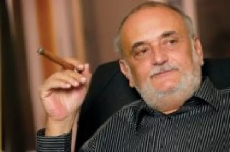 Lui Dinu Patriciu ii este tot mai frica. Prietenii stiu de ce