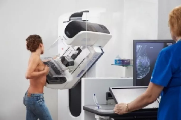 Mamografia digitala cu tomosinteza: Selenia dimension 3D hologic