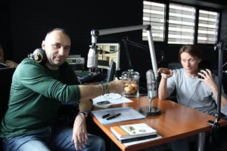 Marius Manole si Marius Tuca revin in studioul Smart FM