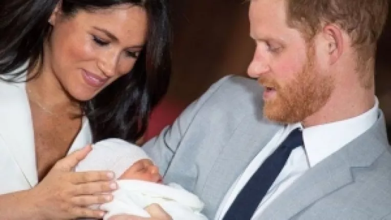 Meghan Markle si printul Harry  i-au dat bebelusului regal prenumele unui personaj de benzi desenate!