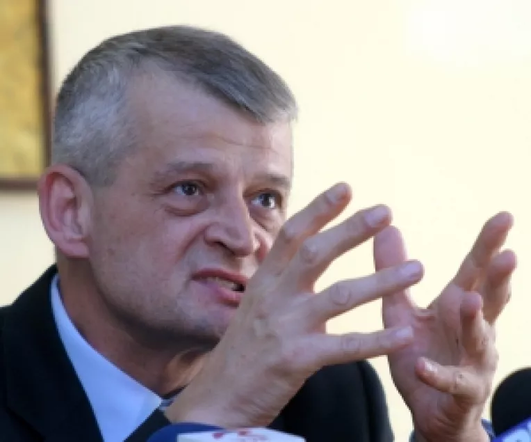 Oprescu: Panica te face sa cobori din Dealul Cotroceniului si sa incalci Constitutia la televizor