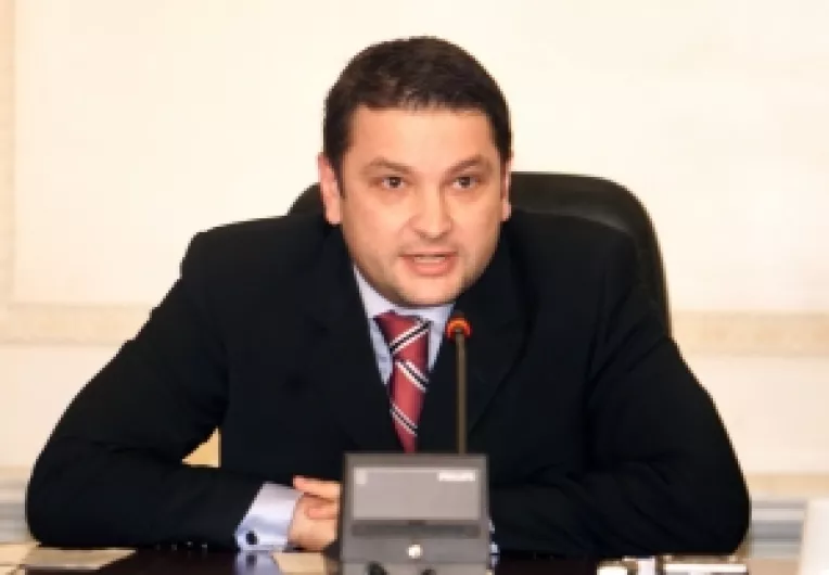 PC: Prin contestarea la CC a legii caselor nationalizate, PNL va sprijini mafia imobiliara