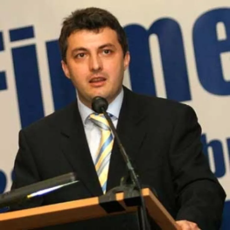 PC se opune cresterii bugetului pentru Aparare
