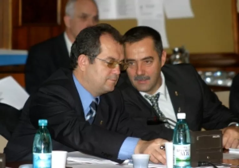 PD acuza: "Primul-ministru tine coruptia pe masa Guvernului"