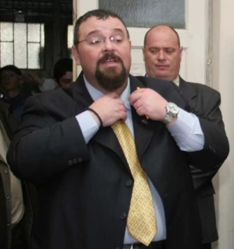 Piedone se plange ca primeste telefoane de amenintare