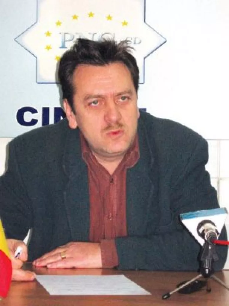 PNG - CD trage de urechi administratia locala