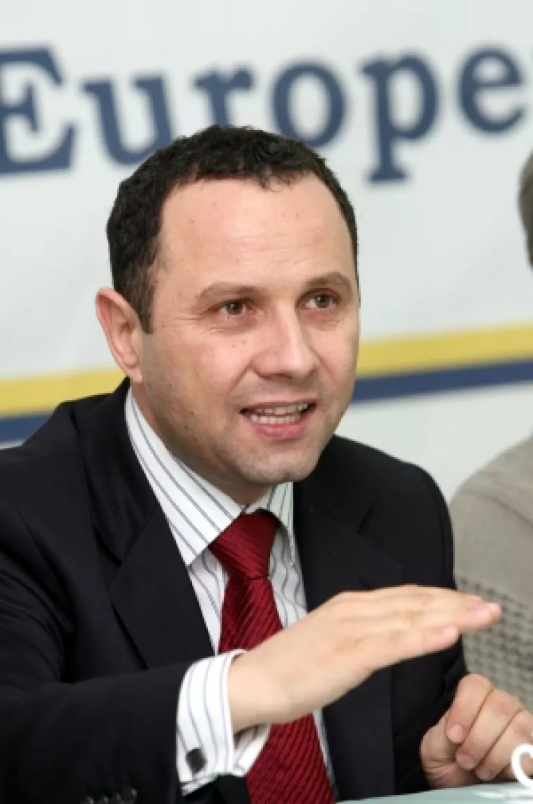 Presedintele, gata sa aplice principiul "eu l-am facut, eu il omor" in cazul lui Pavelescu